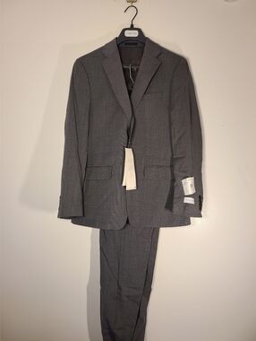 Calvin Klein Mens Size 40R/32W Slim Fit Suit